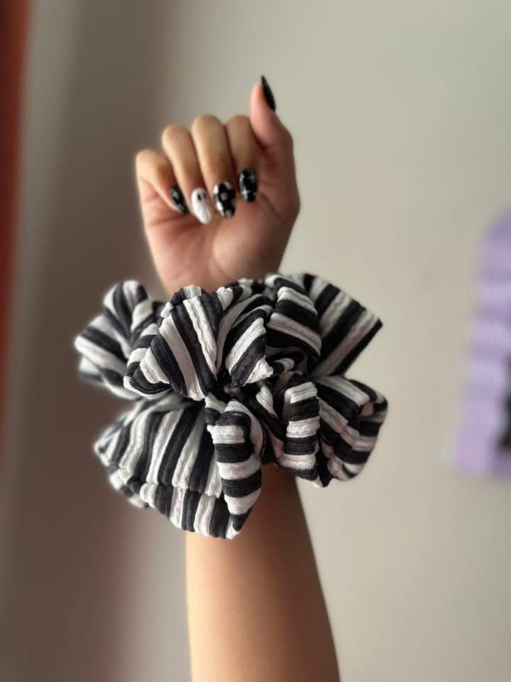 Rts B&W Stripes XL Scrunchie